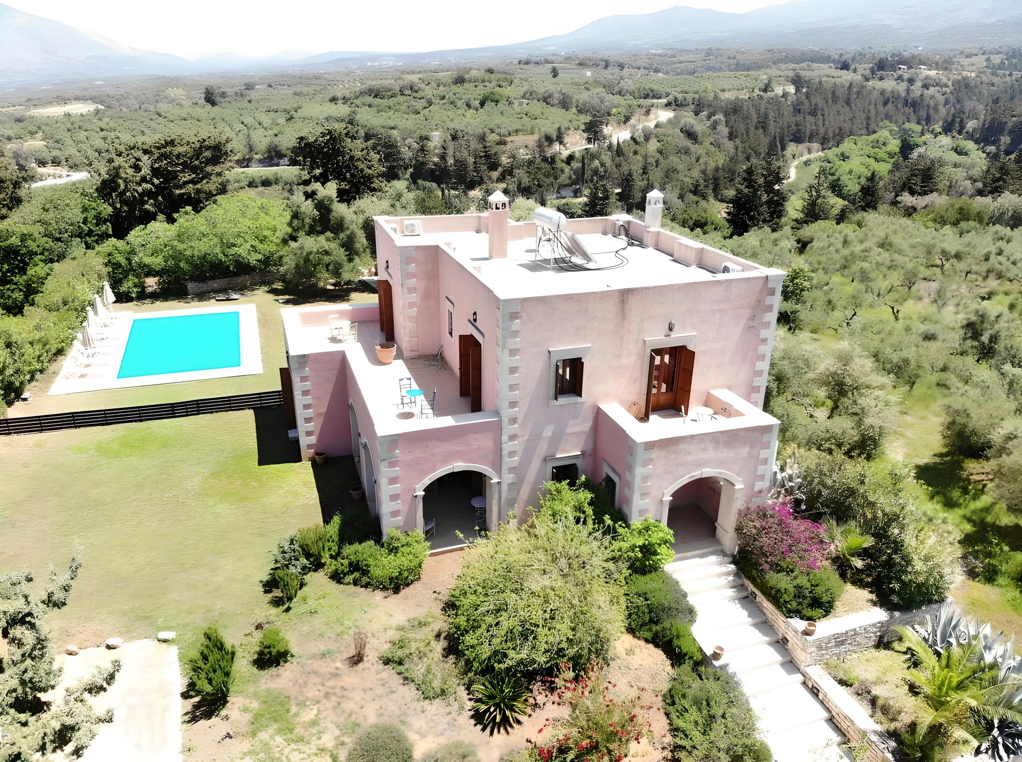 Villa traditionnelle en pierre près de Plevriana en Crète avec 240 m² de surface habitable